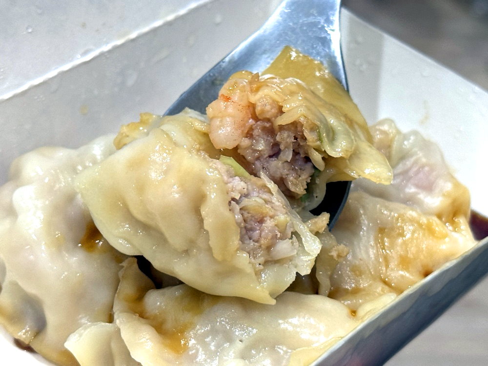 【周記餃子】台中在地20年老店,麻醬麵濃郁必吃,蝦仁蒸餃整隻蝦超有誠意,西屯美食推薦 @猴屁的異想世界 【周記餃子】台中在地20年老店,麻醬麵濃郁必吃,蝦仁蒸餃整隻蝦超有誠意,西屯美食推薦 @猴屁的異想世界