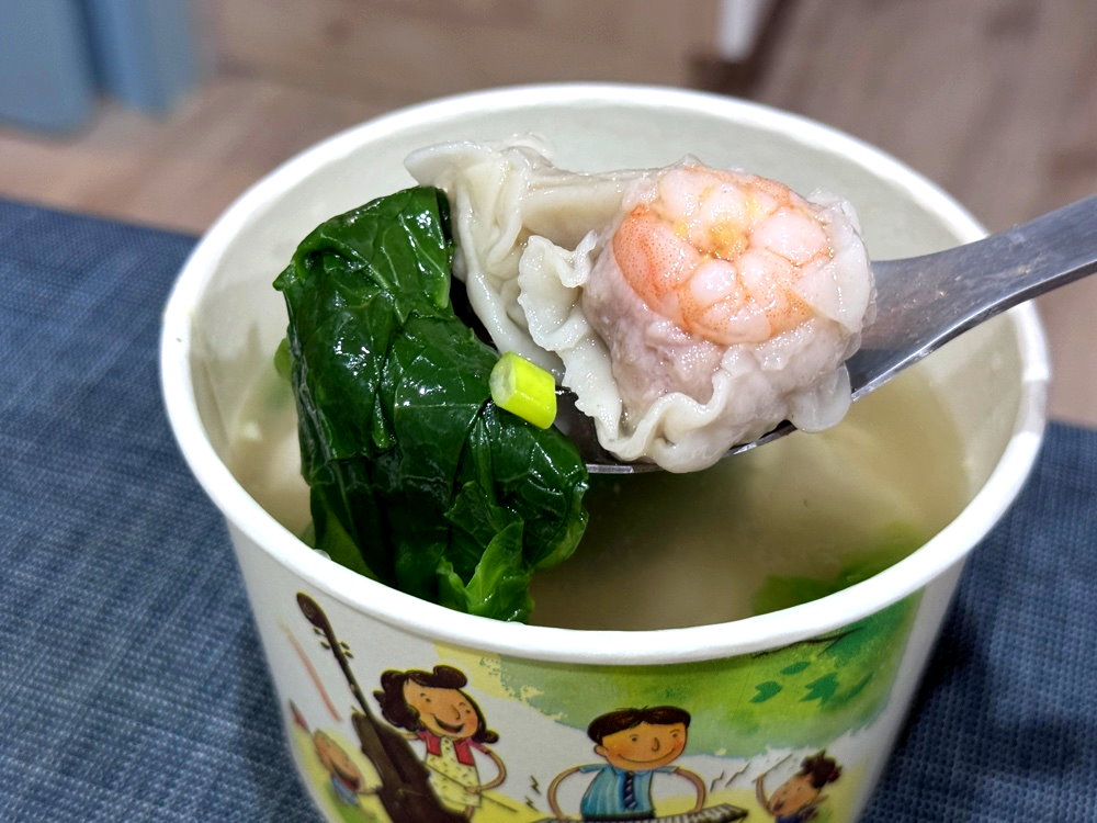 【周記餃子】台中在地20年老店,麻醬麵濃郁必吃,蝦仁蒸餃整隻蝦超有誠意,西屯美食推薦 @猴屁的異想世界 【周記餃子】台中在地20年老店,麻醬麵濃郁必吃,蝦仁蒸餃整隻蝦超有誠意,西屯美食推薦 @猴屁的異想世界