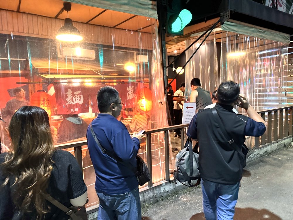 【麵武嵐拉麵】深夜排隊拉麵推薦,營業到凌晨1點半,台中西屯路美食 @猴屁的異想世界 【麵武嵐拉麵】深夜排隊拉麵推薦,營業到凌晨1點半,台中西屯路美食 @猴屁的異想世界