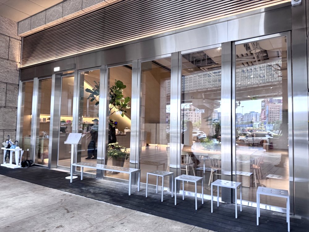 【BRUN不然板橋店】台北人氣名店進駐板橋，班尼迪克蛋＋紅酒燉牛肉麵必吃，近板橋站 @猴屁的異想世界