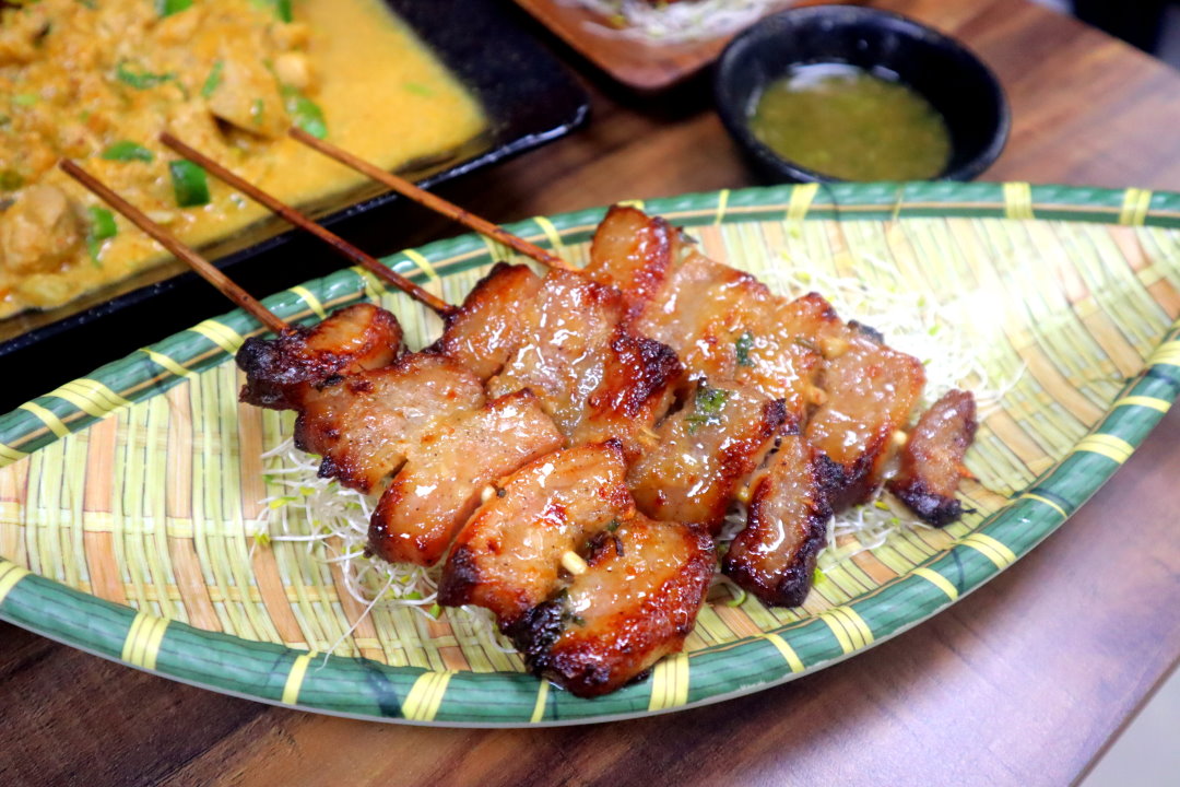 【泰小吃店】三重美食推薦，大同北路人氣平價泰式料理，月亮蝦餅＋打拋豬必吃 @猴屁的異想世界