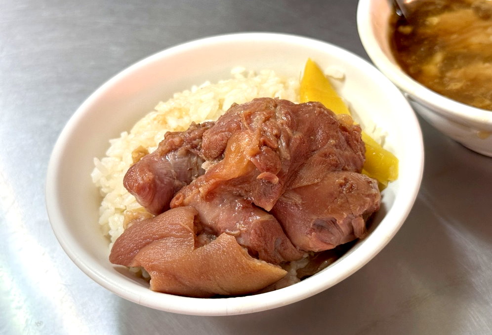 【傳台中正老牌香菇肉羹綠川店】80年老字號必吃香菇肉羹,搭配爌肉飯超滿足,台中美食推薦 @猴屁的異想世界 【傳台中正老牌香菇肉羹綠川店】80年老字號必吃香菇肉羹,搭配爌肉飯超滿足,台中美食推薦 @猴屁的異想世界