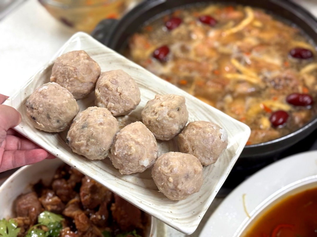 【廣式養生功夫雞】台中南屯美食推薦，隱藏版椰子雞湯超鮮甜，白切雞皮Q肉嫩必吃 @猴屁的異想世界