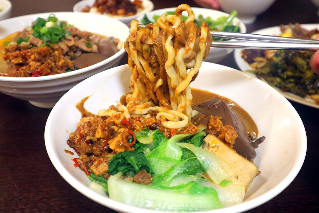 【王將藥燉排骨美德店】藥燉排骨份量超多必吃,滷肉飯邪惡銷魂宵夜首選,台中北區美食推薦 @猴屁的異想世界 【王將藥燉排骨美德店】藥燉排骨份量超多必吃,滷肉飯邪惡銷魂宵夜首選,台中北區美食推薦 @猴屁的異想世界