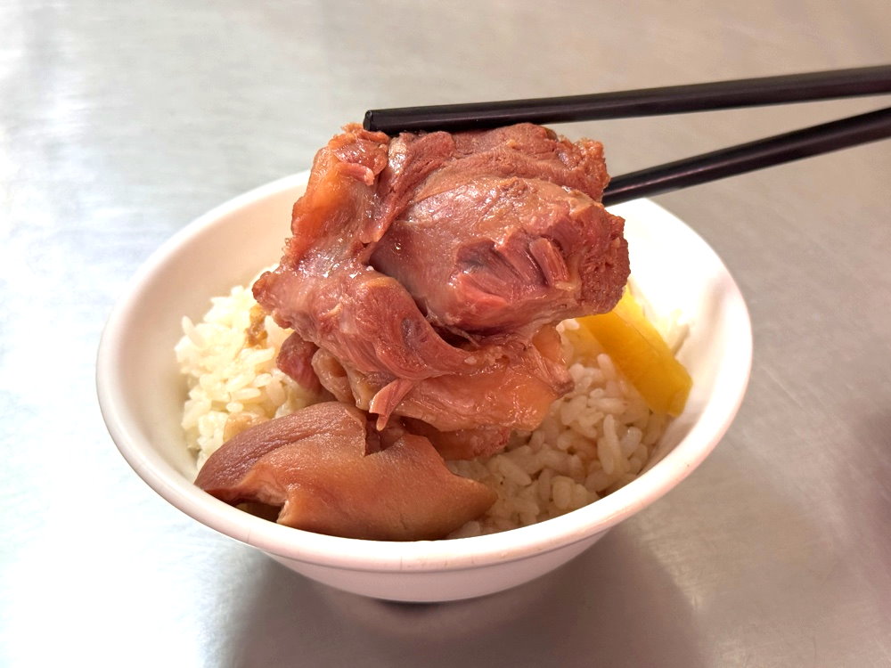 【傳台中正老牌香菇肉羹綠川店】80年老字號必吃香菇肉羹,搭配爌肉飯超滿足,台中美食推薦 @猴屁的異想世界 【傳台中正老牌香菇肉羹綠川店】80年老字號必吃香菇肉羹,搭配爌肉飯超滿足,台中美食推薦 @猴屁的異想世界