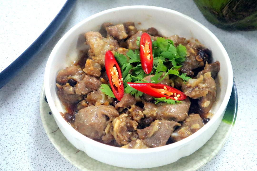 【廣式養生功夫雞】台中南屯美食推薦，隱藏版椰子雞湯超鮮甜，白切雞皮Q肉嫩必吃 @猴屁的異想世界