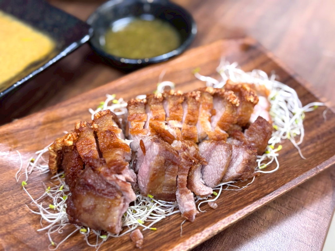 【泰小吃店】三重美食推薦，大同北路人氣平價泰式料理，月亮蝦餅＋打拋豬必吃 @猴屁的異想世界