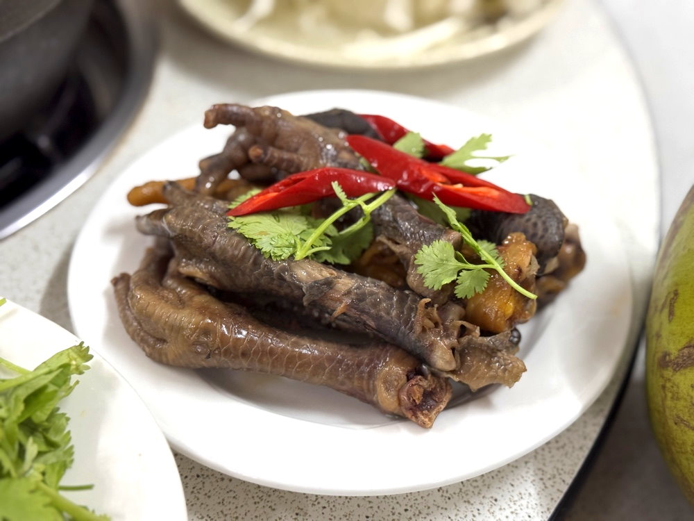【廣式養生功夫雞】台中南屯美食推薦，隱藏版椰子雞湯超鮮甜，白切雞皮Q肉嫩必吃 @猴屁的異想世界