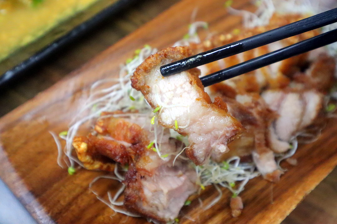 【泰小吃店】三重美食推薦，大同北路人氣平價泰式料理，月亮蝦餅＋打拋豬必吃 @猴屁的異想世界