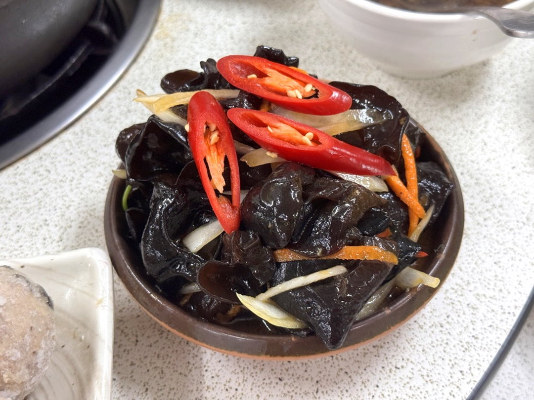 【廣式養生功夫雞】台中南屯美食推薦，隱藏版椰子雞湯超鮮甜，白切雞皮Q肉嫩必吃 @猴屁的異想世界
