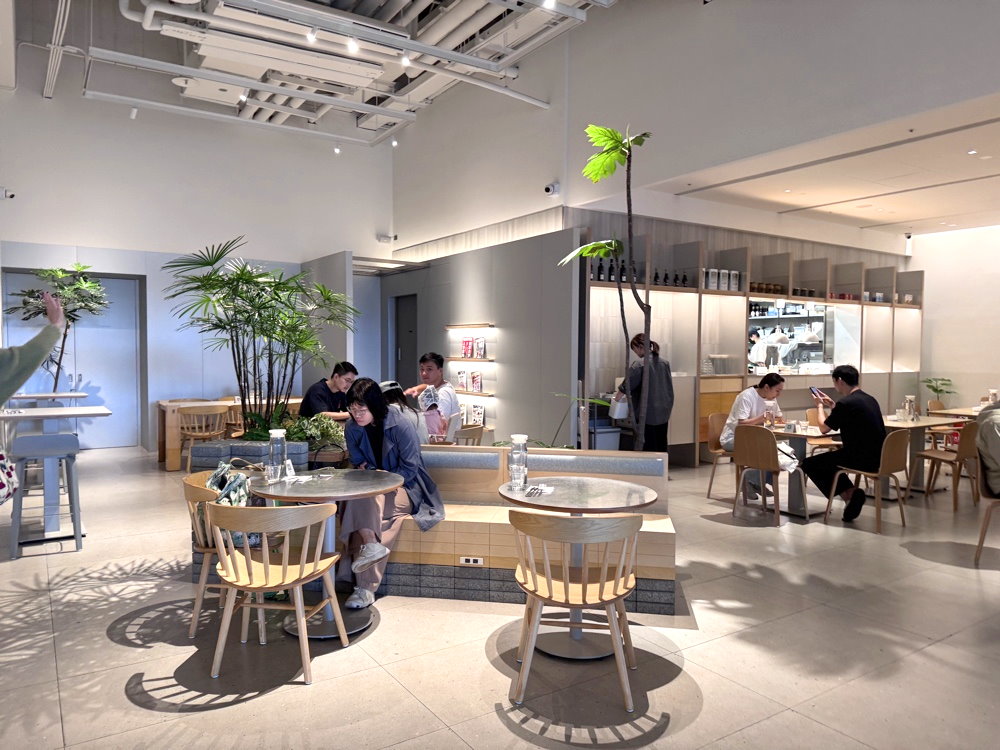 【BRUN不然板橋店】台北人氣名店進駐板橋，班尼迪克蛋＋紅酒燉牛肉麵必吃，近板橋站 @猴屁的異想世界
