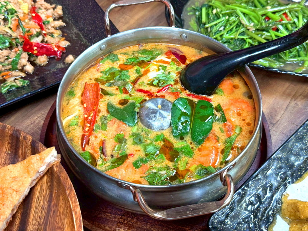 【泰小吃店】三重美食推薦，大同北路人氣平價泰式料理，月亮蝦餅＋打拋豬必吃 @猴屁的異想世界