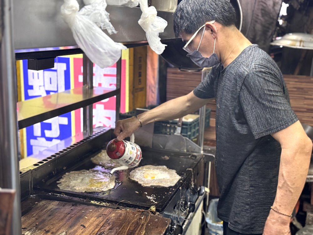 【哩賀家脆皮蚵仔煎】在地人推薦超酥脆蚵仔煎,鮮蚵魯肉飯超邪惡人氣小吃,台中美食推薦 @猴屁的異想世界 【哩賀家脆皮蚵仔煎】在地人推薦超酥脆蚵仔煎,鮮蚵魯肉飯超邪惡人氣小吃,台中美食推薦 @猴屁的異想世界