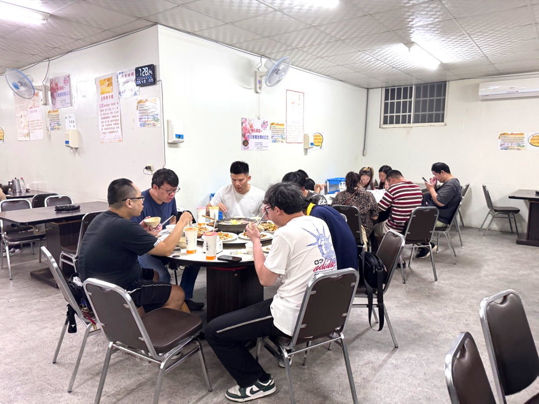 【廣式養生功夫雞】台中南屯美食推薦，隱藏版椰子雞湯超鮮甜，白切雞皮Q肉嫩必吃 @猴屁的異想世界