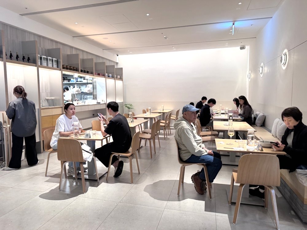 【BRUN不然板橋店】台北人氣名店進駐板橋，班尼迪克蛋＋紅酒燉牛肉麵必吃，近板橋站 @猴屁的異想世界