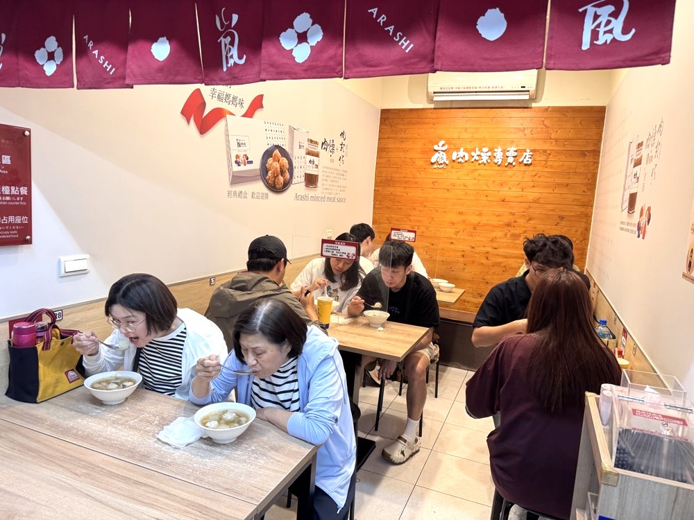 【嵐肉燥專賣店】台中第二市場美食推薦，排隊必吃肉燥飯，梅花肉飯＋意麵人氣必點 @猴屁的異想世界