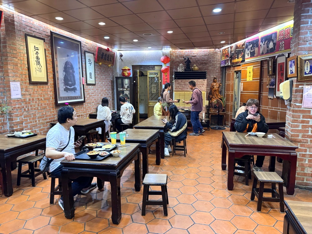 【財神爺滷肉飯】台中宵夜推薦,營業到凌晨2點半,傳承數十年必吃滷肉飯 @猴屁的異想世界 【財神爺滷肉飯】台中宵夜推薦,營業到凌晨2點半,傳承數十年必吃滷肉飯 @猴屁的異想世界