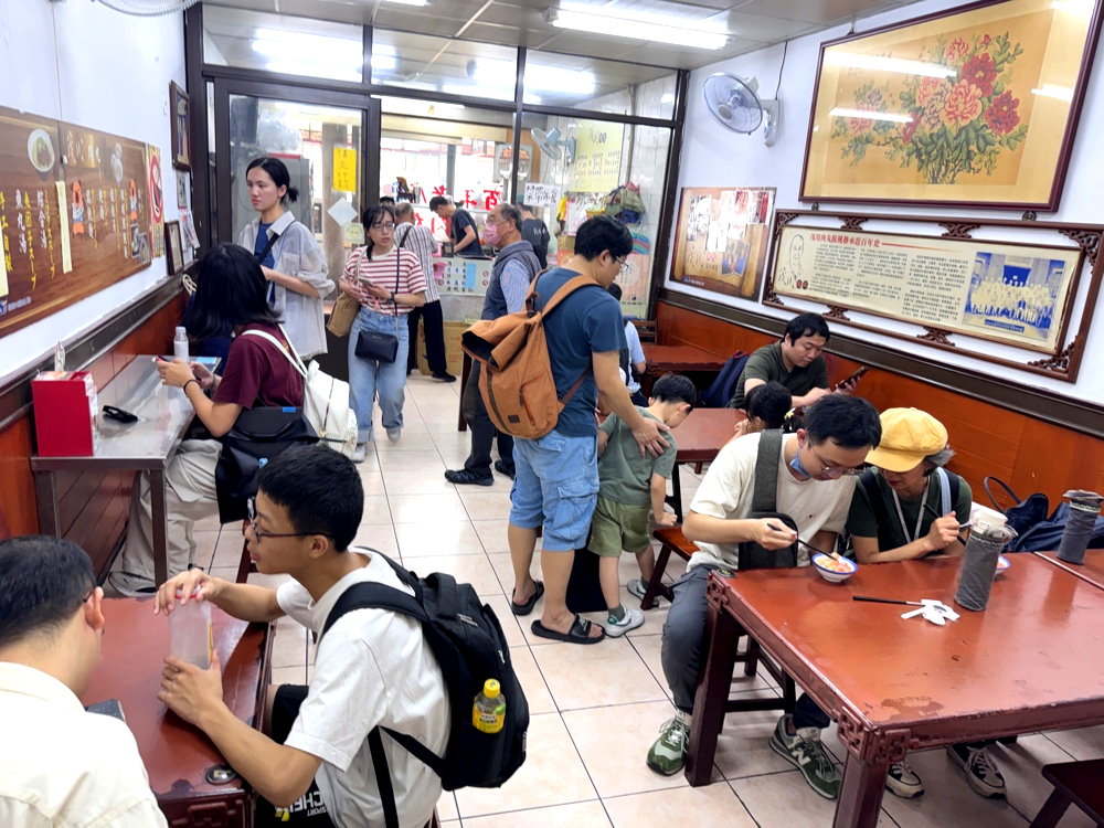 【茂川肉丸】台中百年老店米其林小吃，香菜自由加必吃肉丸配水晶餃，第二市場美食推薦 @猴屁的異想世界