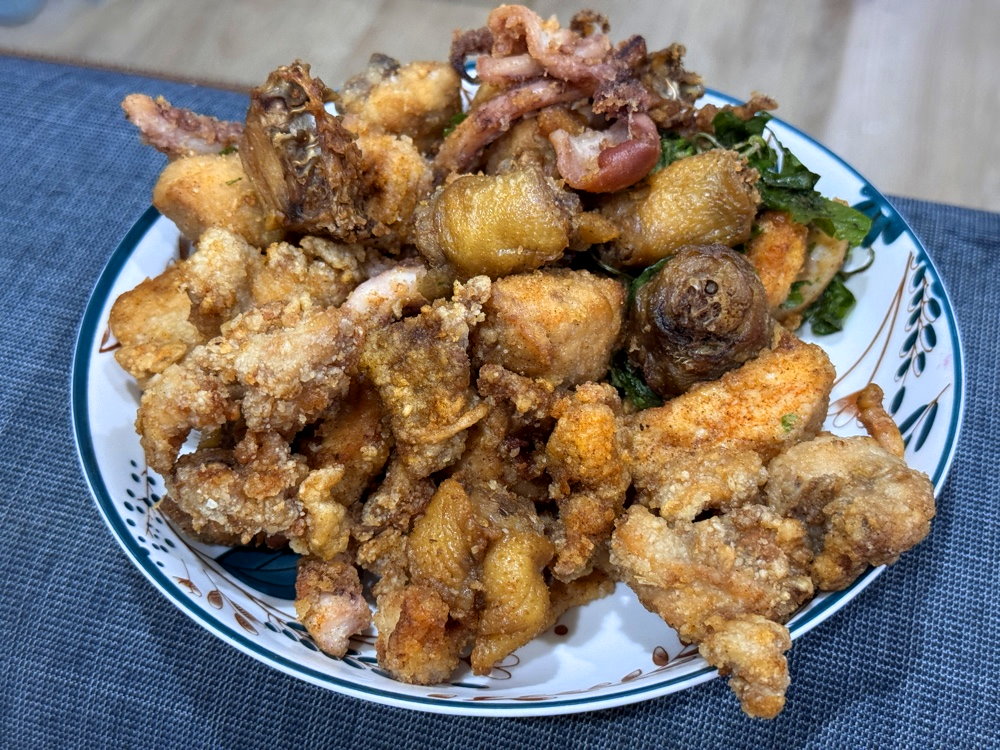 【水湳鹹酥雞】一週只開三天的炸物店，在地人從小吃到大，魷魚酥＋雞排必點，台中水湳美食推薦 @猴屁的異想世界