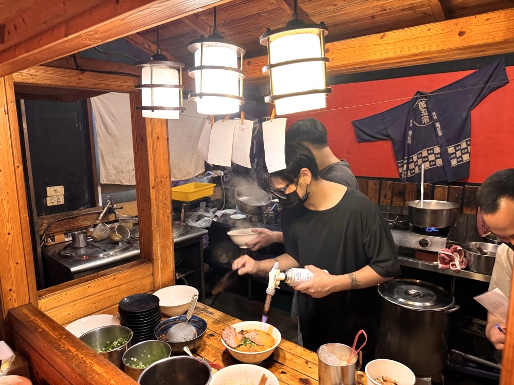 【麵武嵐拉麵】深夜排隊拉麵推薦,營業到凌晨1點半,台中西屯路美食 @猴屁的異想世界 【麵武嵐拉麵】深夜排隊拉麵推薦,營業到凌晨1點半,台中西屯路美食 @猴屁的異想世界