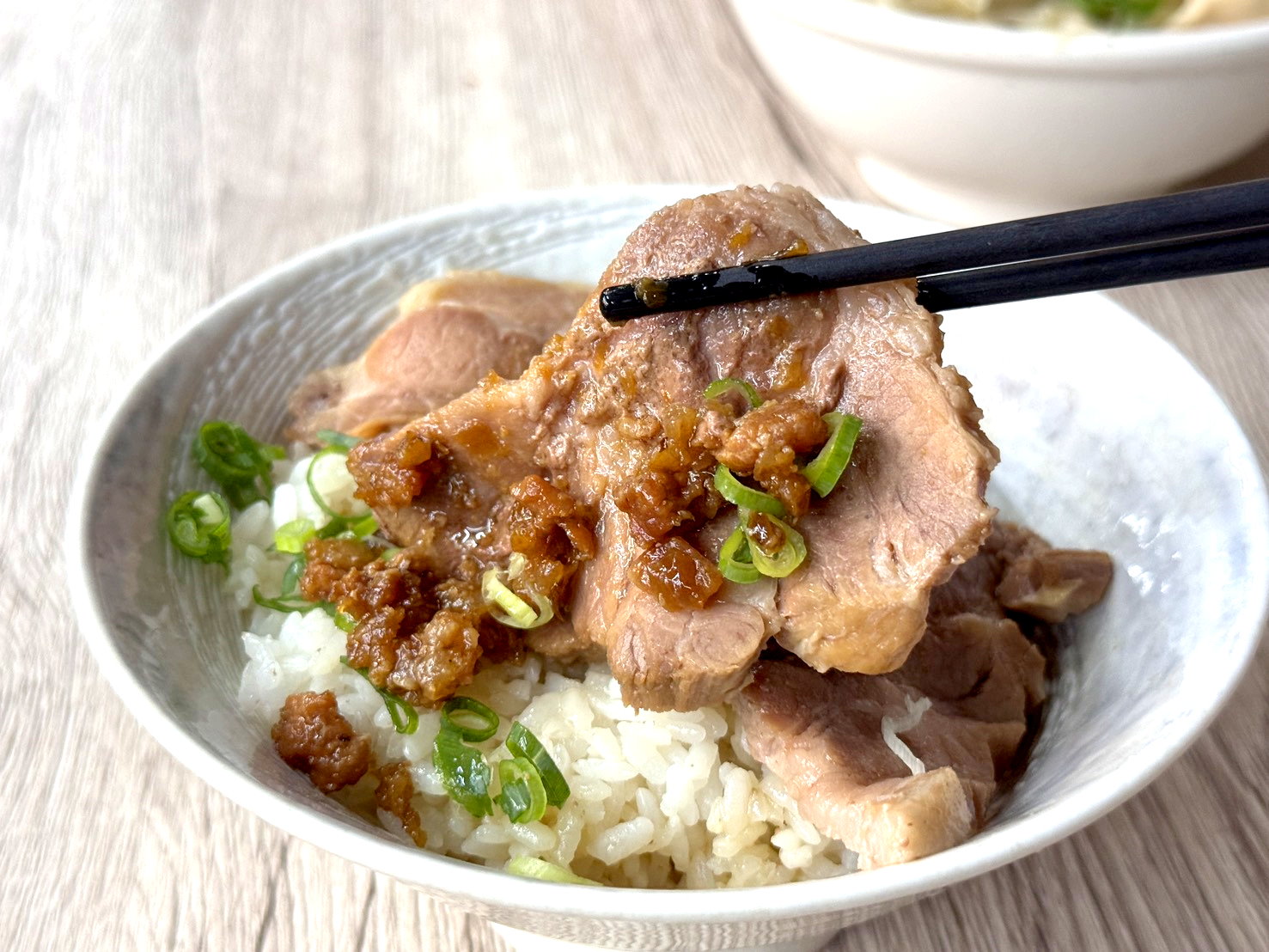 【嵐肉燥專賣店】台中第二市場美食推薦，排隊必吃肉燥飯，梅花肉飯＋意麵人氣必點 @猴屁的異想世界