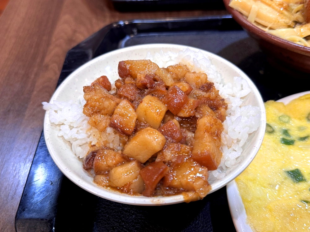 【財神爺滷肉飯】台中宵夜推薦,營業到凌晨2點半,傳承數十年必吃滷肉飯 @猴屁的異想世界 【財神爺滷肉飯】台中宵夜推薦,營業到凌晨2點半,傳承數十年必吃滷肉飯 @猴屁的異想世界