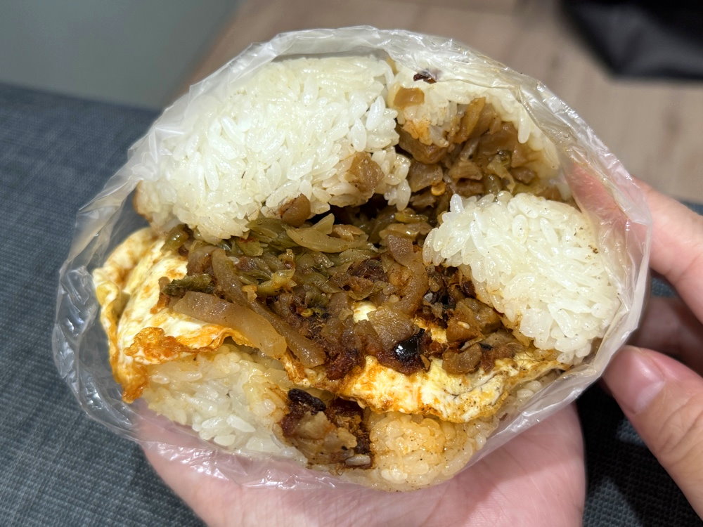 【漢口飯糰】超人氣排隊早餐飯糰只要50元料多到爆,在地人推薦必吃,台中漢口路美食 @猴屁的異想世界 【漢口飯糰】超人氣排隊早餐飯糰只要50元料多到爆,在地人推薦必吃,台中漢口路美食 @猴屁的異想世界