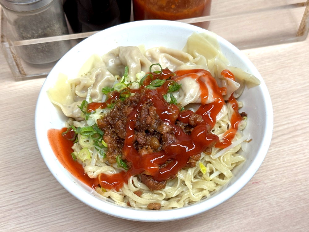 【嵐肉燥專賣店】台中第二市場美食推薦，排隊必吃肉燥飯，梅花肉飯＋意麵人氣必點 @猴屁的異想世界