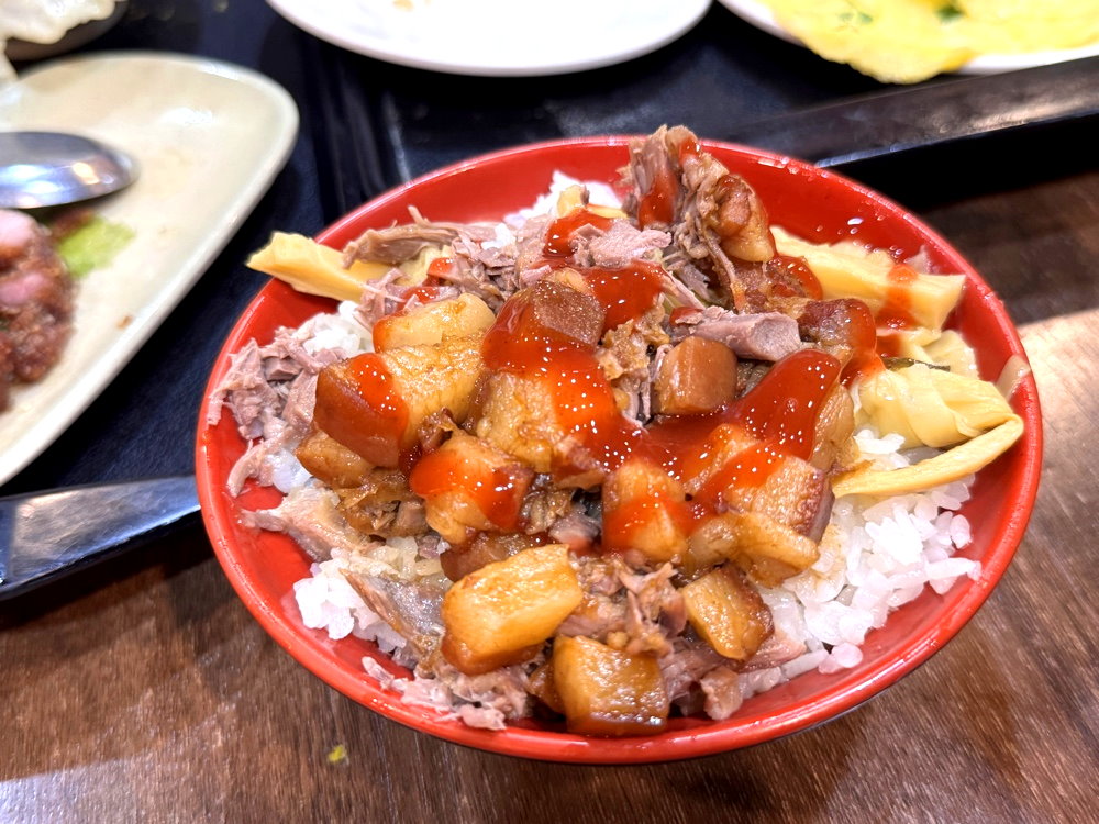 【財神爺滷肉飯】台中宵夜推薦,營業到凌晨2點半,傳承數十年必吃滷肉飯 @猴屁的異想世界 【財神爺滷肉飯】台中宵夜推薦,營業到凌晨2點半,傳承數十年必吃滷肉飯 @猴屁的異想世界