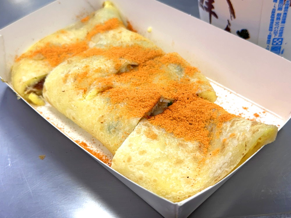 【逢甲燒餅豆漿】台中逢甲夜市美食,宵夜必吃起士蛋餅牽絲爆表排隊人氣 @猴屁的異想世界 【逢甲燒餅豆漿】台中逢甲夜市美食,宵夜必吃起士蛋餅牽絲爆表排隊人氣 @猴屁的異想世界