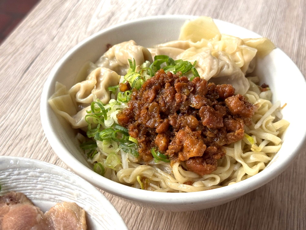 【嵐肉燥專賣店】台中第二市場美食推薦，排隊必吃肉燥飯，梅花肉飯＋意麵人氣必點 @猴屁的異想世界
