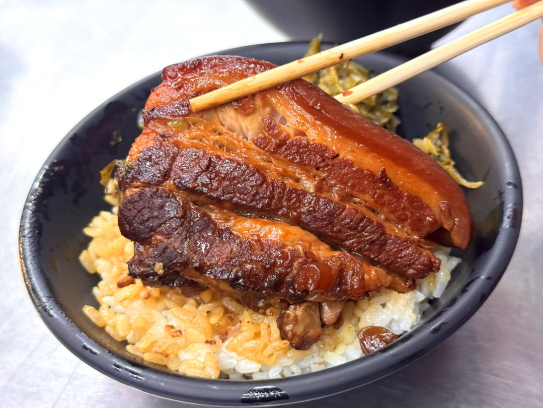 【肉燥兄弟】台中深夜美食,超銷魂爌肉飯,滷汁加酸菜絕配必吃人氣小吃,西屯美食推薦 @猴屁的異想世界 【肉燥兄弟】台中深夜美食,超銷魂爌肉飯,滷汁加酸菜絕配必吃人氣小吃,西屯美食推薦 @猴屁的異想世界