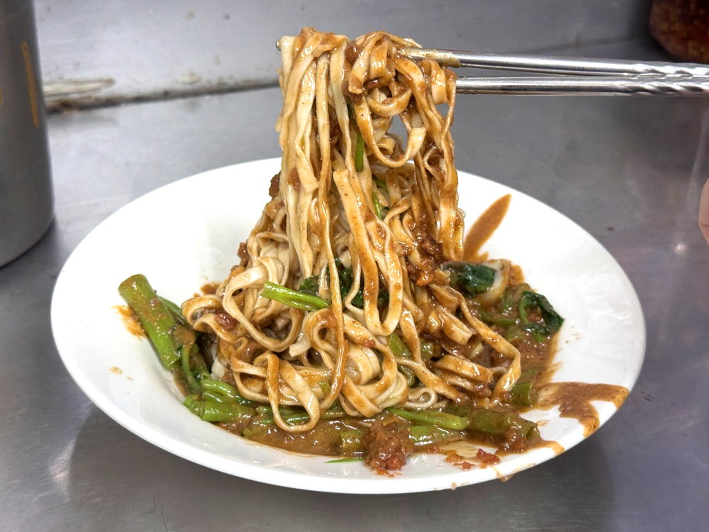 【立偉麵食】台中第二市場美食推薦,一麵三吃超滿足,麻醬隨你加,蝦仁羹料多爆滿必吃 @猴屁的異想世界 【立偉麵食】台中第二市場美食推薦,一麵三吃超滿足,麻醬隨你加,蝦仁羹料多爆滿必吃 @猴屁的異想世界