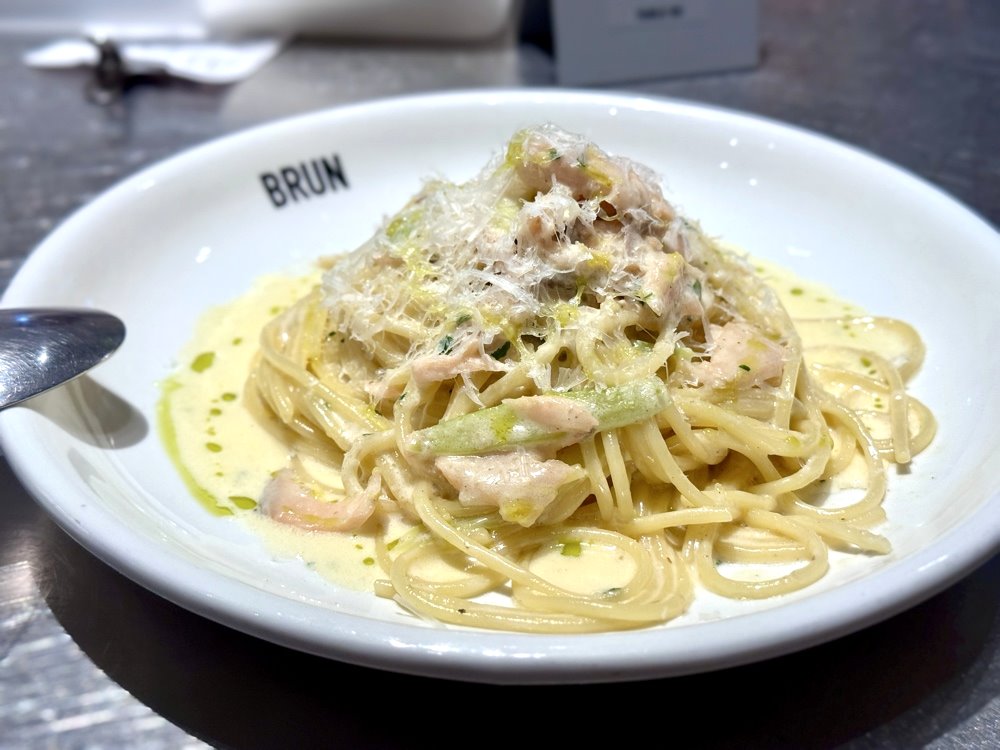 【BRUN不然板橋店】台北人氣名店進駐板橋，班尼迪克蛋＋紅酒燉牛肉麵必吃，近板橋站 @猴屁的異想世界