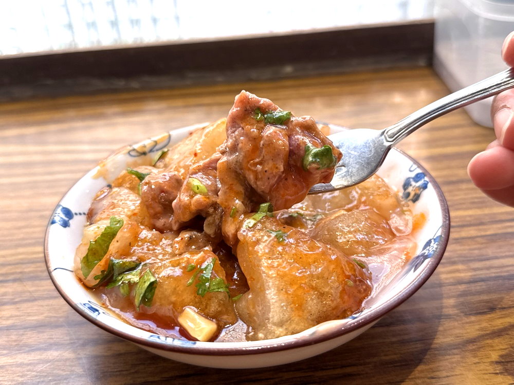 【古早味阿嬤手工肉圓】脆皮肉圓皮酥肉多,東泉辣椒醬無限加,台中美食推薦 @猴屁的異想世界 【古早味阿嬤手工肉圓】脆皮肉圓皮酥肉多,東泉辣椒醬無限加,台中美食推薦 @猴屁的異想世界