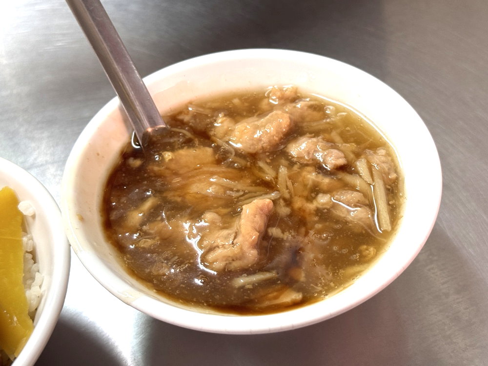 【傳台中正老牌香菇肉羹綠川店】80年老字號必吃香菇肉羹,搭配爌肉飯超滿足,台中美食推薦 @猴屁的異想世界 【傳台中正老牌香菇肉羹綠川店】80年老字號必吃香菇肉羹,搭配爌肉飯超滿足,台中美食推薦 @猴屁的異想世界