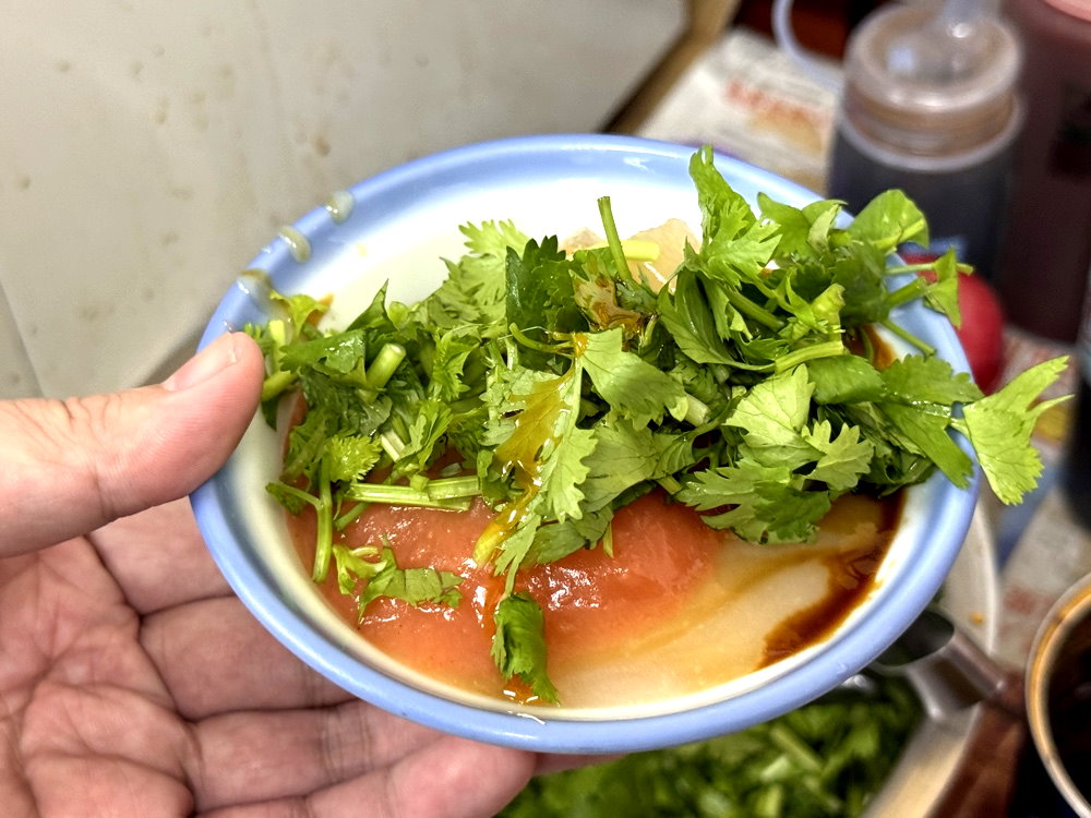 【茂川肉丸】台中百年老店米其林小吃，香菜自由加必吃肉丸配水晶餃，第二市場美食推薦 @猴屁的異想世界