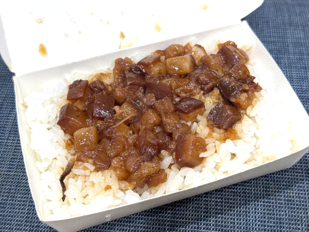 【皇家豪蝦捲排骨便當店】台中西屯逢甲美食推薦，蝦捲炸雞腿一次滿足，高CP值必吃便當 @猴屁的異想世界