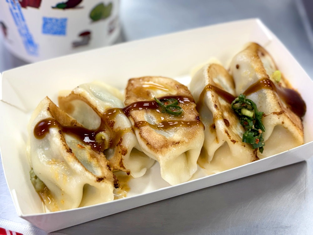 【逢甲燒餅豆漿】台中逢甲夜市美食,宵夜必吃起士蛋餅牽絲爆表排隊人氣 @猴屁的異想世界 【逢甲燒餅豆漿】台中逢甲夜市美食,宵夜必吃起士蛋餅牽絲爆表排隊人氣 @猴屁的異想世界