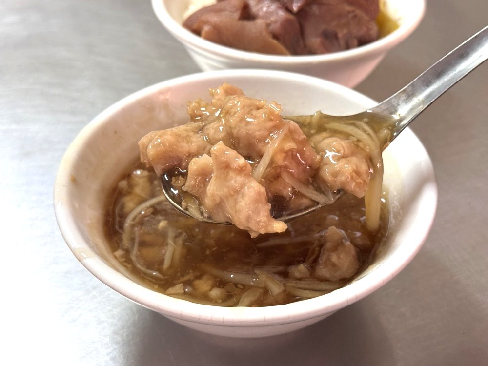 【傳台中正老牌香菇肉羹綠川店】80年老字號必吃香菇肉羹,搭配爌肉飯超滿足,台中美食推薦 @猴屁的異想世界 【傳台中正老牌香菇肉羹綠川店】80年老字號必吃香菇肉羹,搭配爌肉飯超滿足,台中美食推薦 @猴屁的異想世界