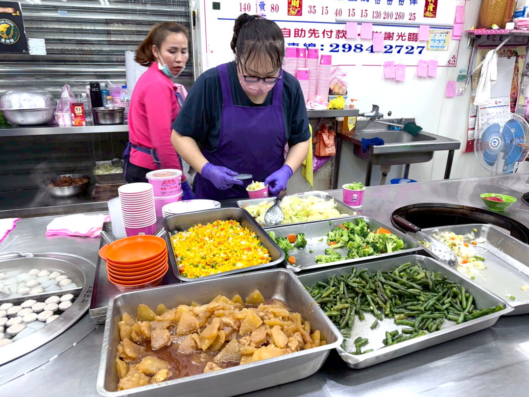 五燈獎豬腳飯｜三重超人氣腿庫飯推薦，外帶便當140元超值又好吃，還有豬腳禮盒可送禮 @猴屁的異想世界