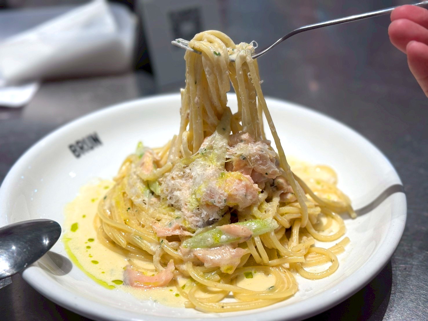 【BRUN不然板橋店】台北人氣名店進駐板橋，班尼迪克蛋＋紅酒燉牛肉麵必吃，近板橋站 @猴屁的異想世界