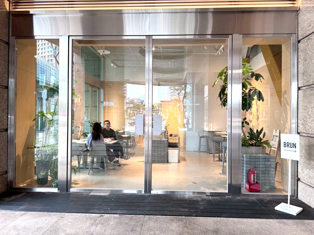 【BRUN不然板橋店】台北人氣名店進駐板橋，班尼迪克蛋＋紅酒燉牛肉麵必吃，近板橋站 @猴屁的異想世界