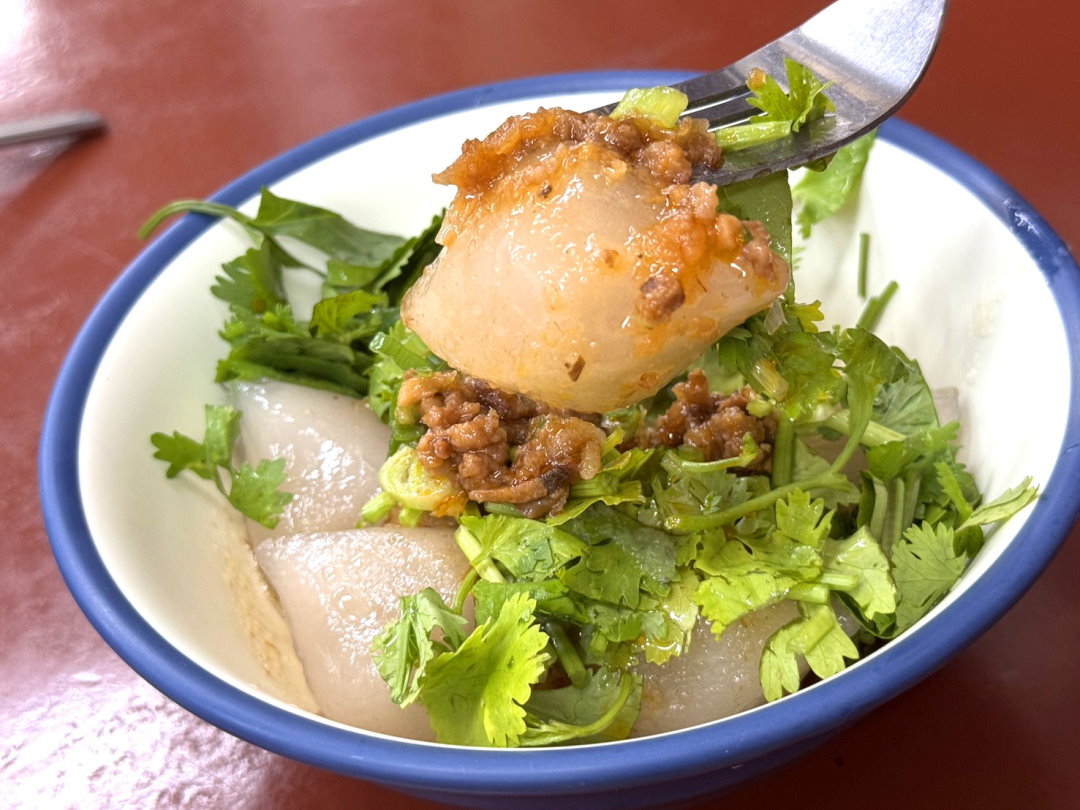 【茂川肉丸】台中百年老店米其林小吃，香菜自由加必吃肉丸配水晶餃，第二市場美食推薦 @猴屁的異想世界