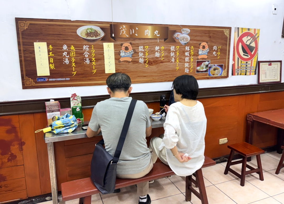 【茂川肉丸】台中百年老店米其林小吃，香菜自由加必吃肉丸配水晶餃，第二市場美食推薦 @猴屁的異想世界