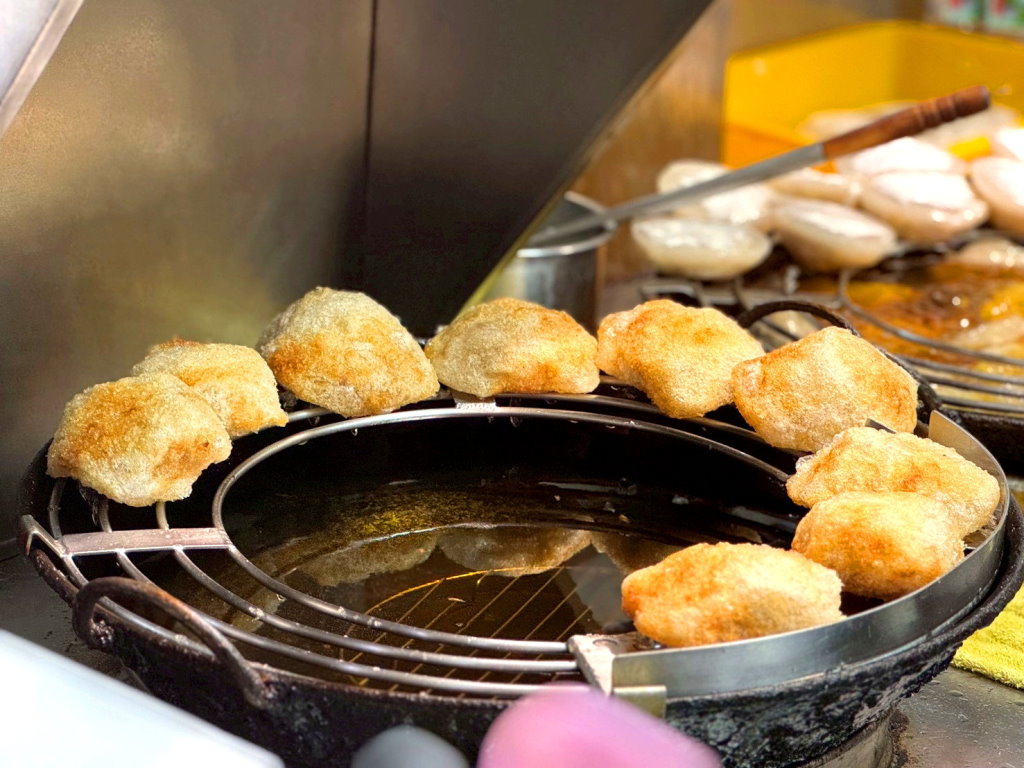 【東港肉丸】大甲鎮瀾宮旁必吃排隊名店,酥皮肉丸超驚豔,台中大甲美食推薦 @猴屁的異想世界 【東港肉丸】大甲鎮瀾宮旁必吃排隊名店,酥皮肉丸超驚豔,台中大甲美食推薦 @猴屁的異想世界