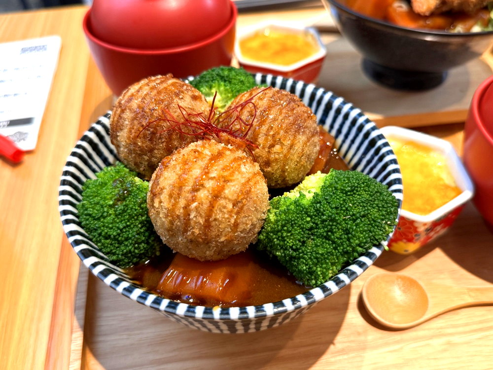 【小川家咖哩飯】忠孝夜市旁超人氣日式咖哩，內用附烤布蕾＋味噌湯超高CP值，台中南區美食推薦