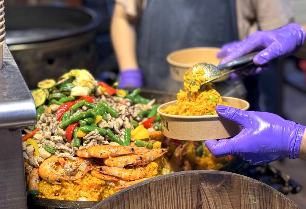 【美力夯大叔】向上市場超人氣西班牙海鮮燉飯，海鮮爆量需預訂，台中西區美食推薦