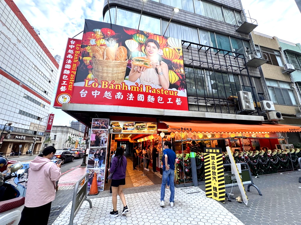 【越南法國麵包工藝】台中超人氣排隊越南麵包,爆量內餡超滿足,必點脆皮燒肉 @猴屁的異想世界 【越南法國麵包工藝】台中超人氣排隊越南麵包,爆量內餡超滿足,必點脆皮燒肉 @猴屁的異想世界