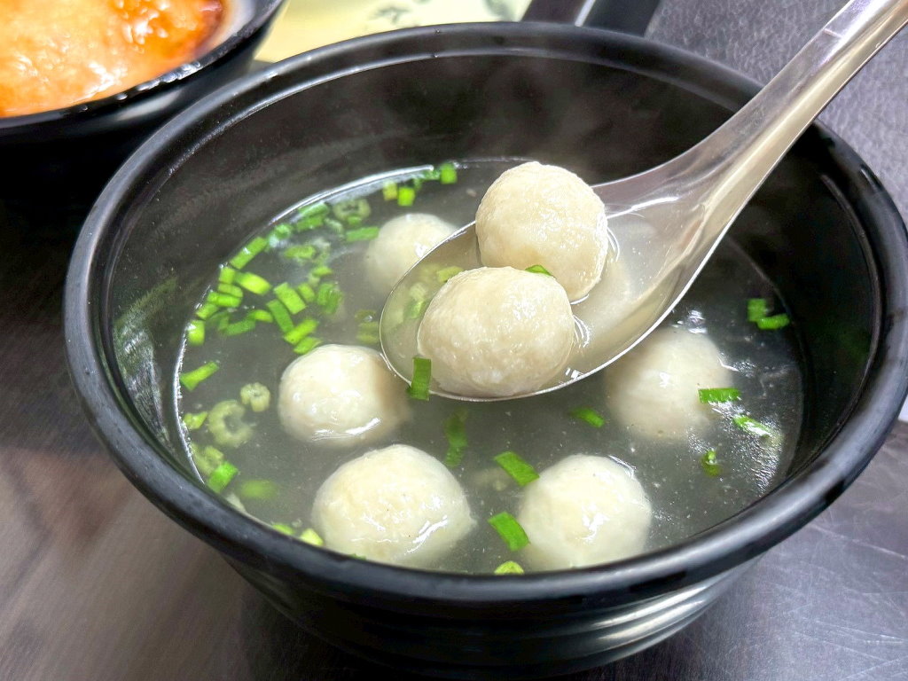 【東港肉丸】大甲鎮瀾宮旁必吃排隊名店,酥皮肉丸超驚豔,台中大甲美食推薦 @猴屁的異想世界 【東港肉丸】大甲鎮瀾宮旁必吃排隊名店,酥皮肉丸超驚豔,台中大甲美食推薦 @猴屁的異想世界